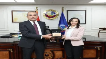 رئيس البنك الزراعي ومحافظ البحيرة يناقشان برامج تمويل صغار المزارعين